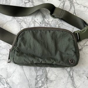 Lululemon Everywhere Belt Bag